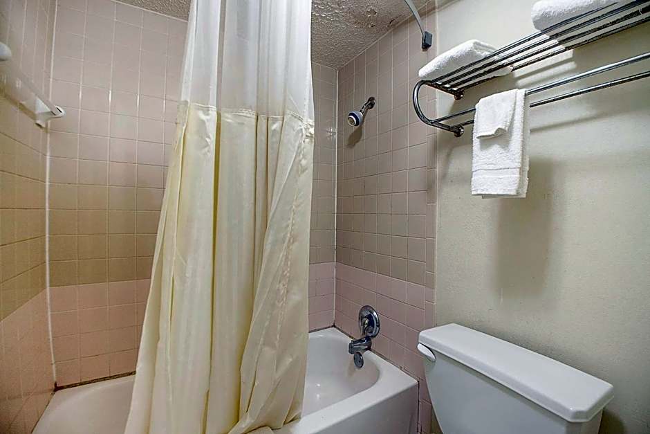 Hotel O Daylight Inn Elkhart I-90, IN