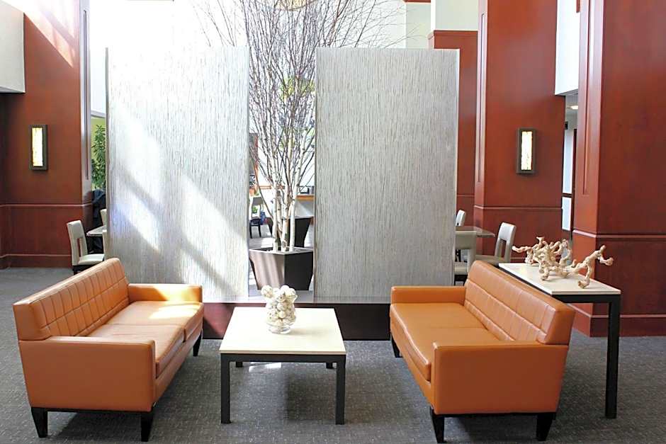 DoubleTree by Hilton Boston Bayside