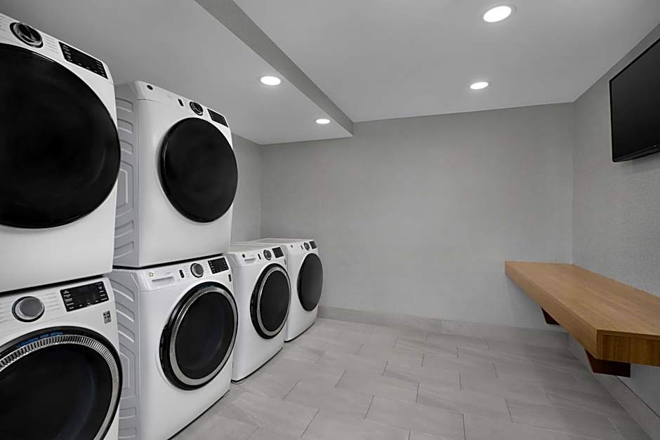 Holiday Inn Express Baltimore - BWI Airport NE