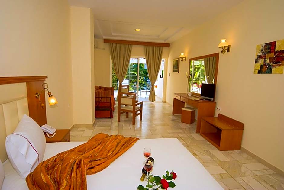 Porfi Beach Hotel