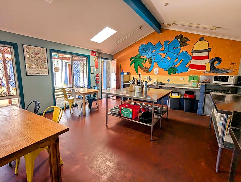 Ozzie Pozzie Backpackers