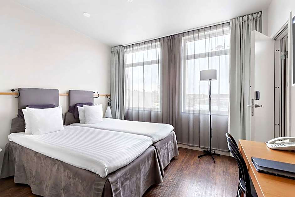 Photo 1 of 5 of Family 1 King Bed and 2 Twin Beds
