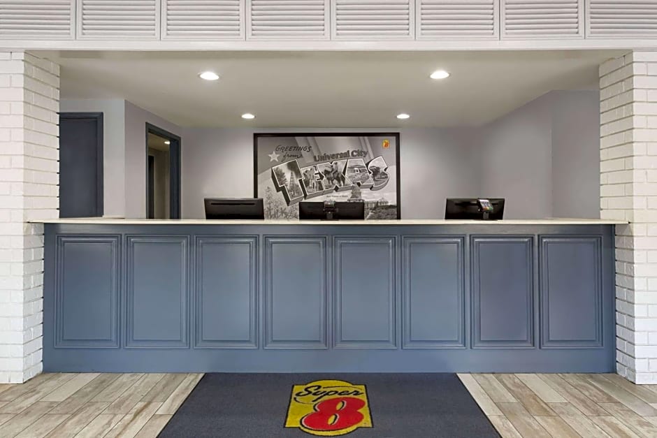 Super 8 by Wyndham Universal City
