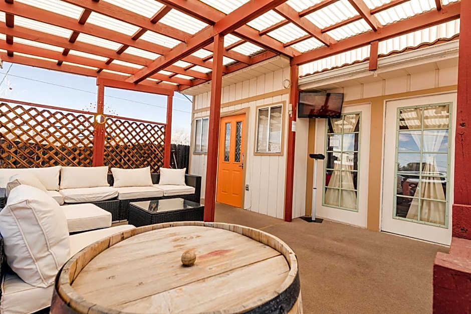 Home Style Apartments - 1 & 3 BR Suites with Full Kitchen