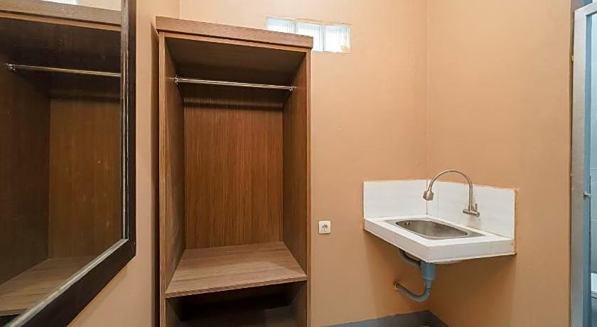 RedDoorz Syariah @ Bulak Kapal