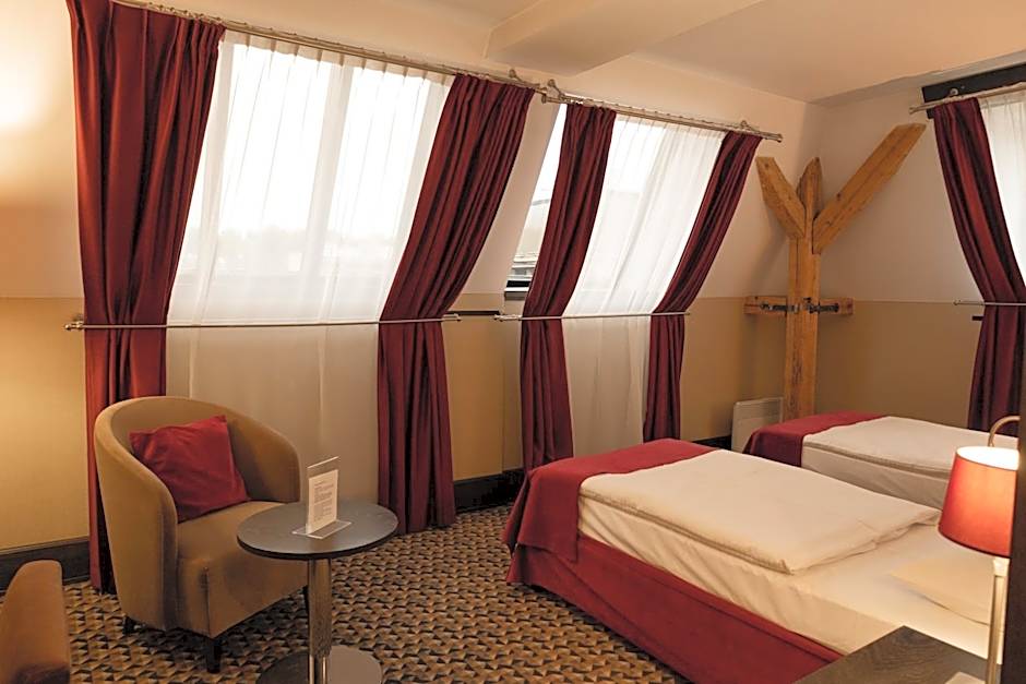 Red Baron Hotel & Restaurant