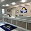 Days Inn & Suites by Wyndham Arlington Heights