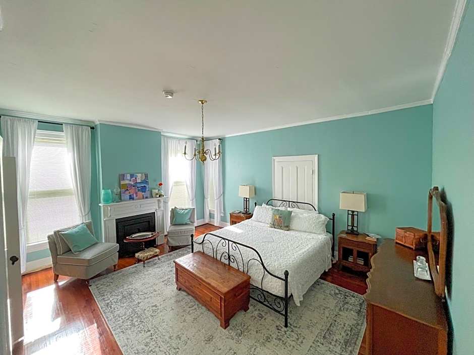 Photo 1 of 7 of 1 King Bed
