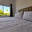 Commercial Zone Studios, Pool, BBQ and Beach 7 Blocks