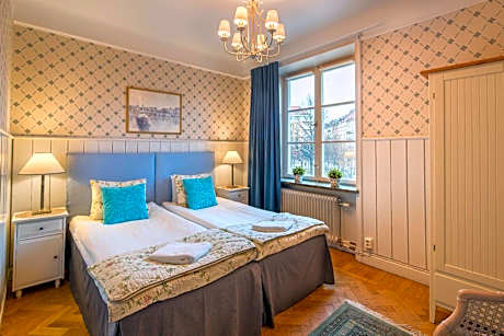 Twin Room with Private Bathroom