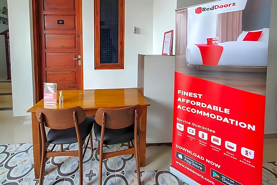 RedDoorz near Stasiun Purwosari