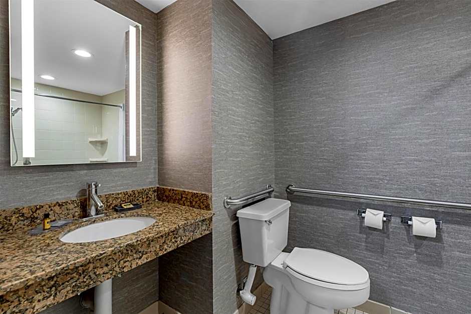 Best Western Plus Fresno Airport Hotel