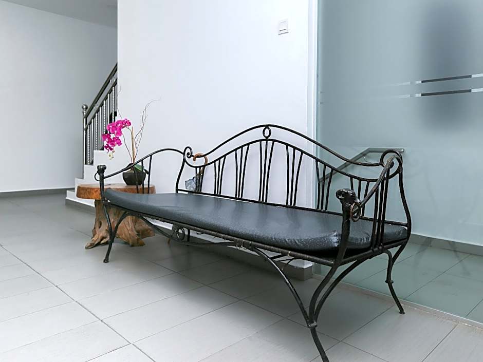 OYO 89915 EAST MOUNT HOTEL