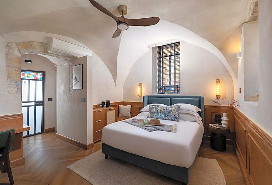 Villa Albi - Machne Yehuda Hotel