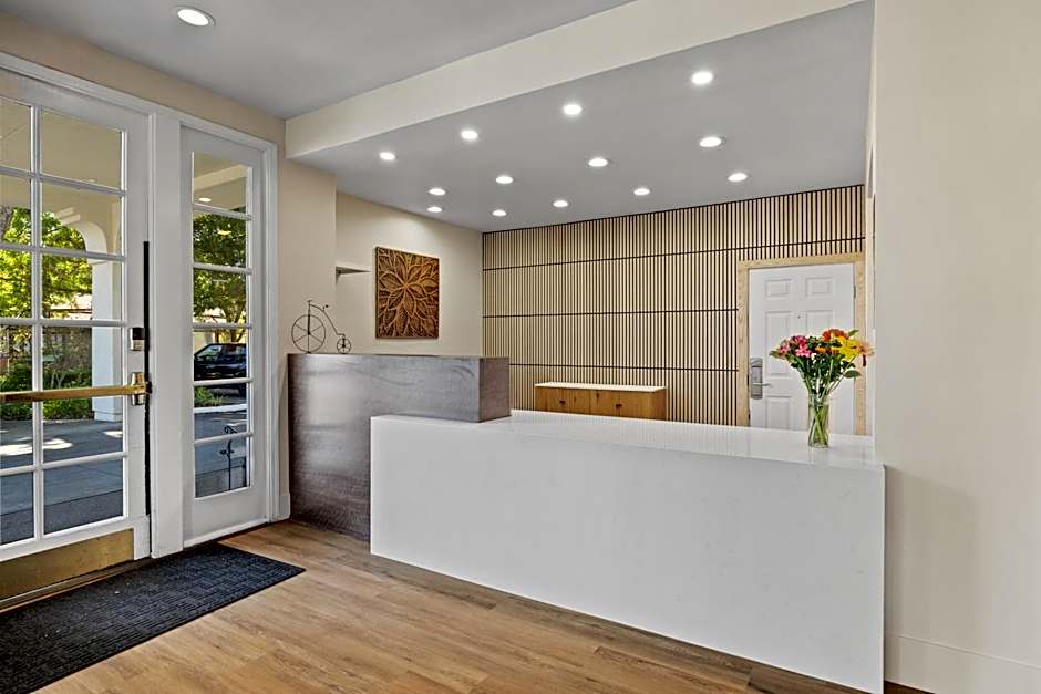 University Park Inn & Suites, an Ascend Collection Hotel