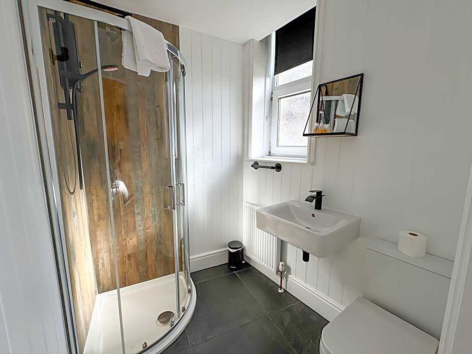 Delmont Hotel & View Restaurant