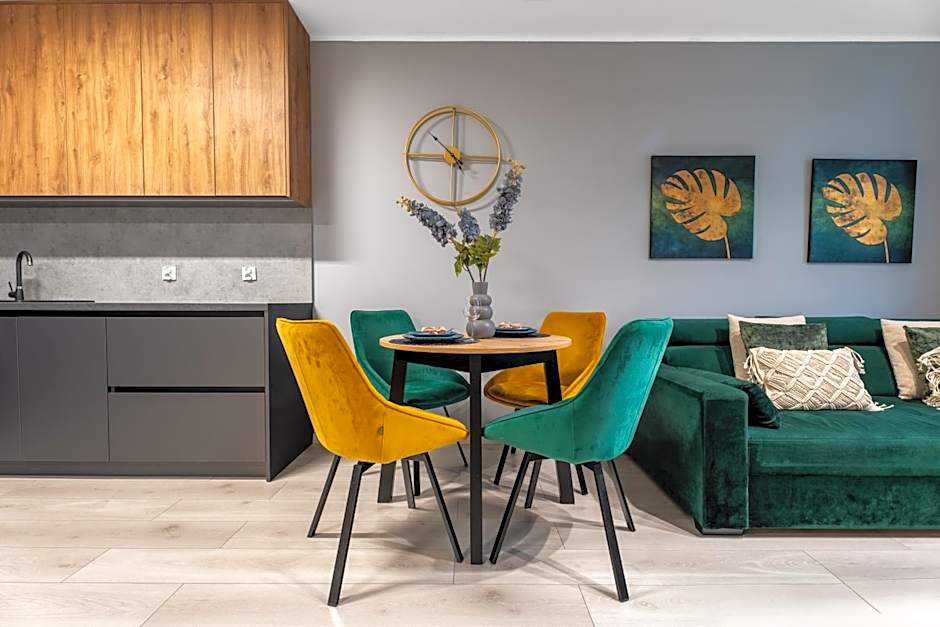 Pure Rental Premium Apartments - Free Parking & AC