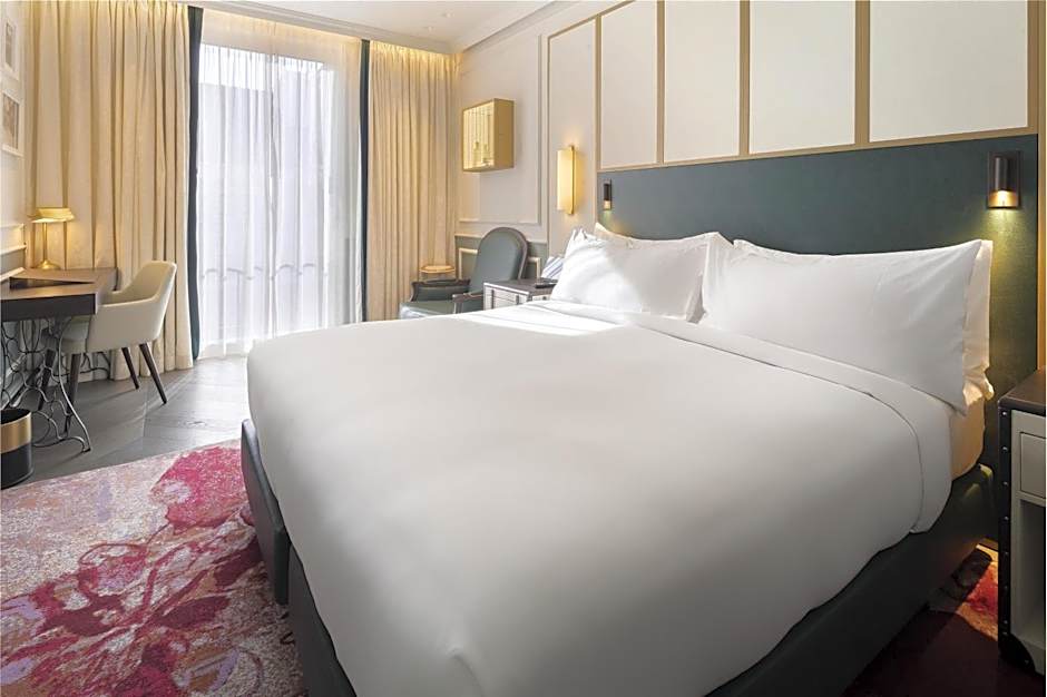 The Emerald House Lisbon, Curio Collection by Hilton