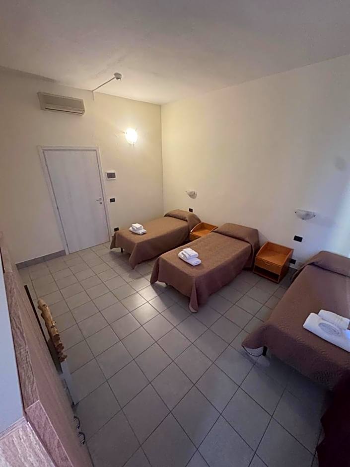 Photo 1 sur 4 de Triple Room