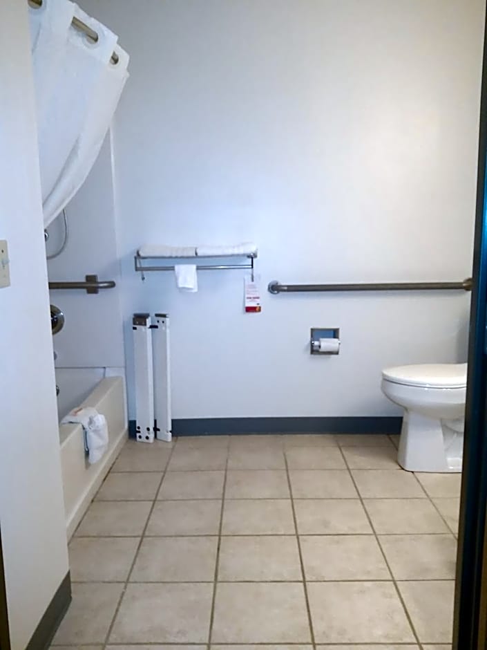 Super 8 by Wyndham Grove City