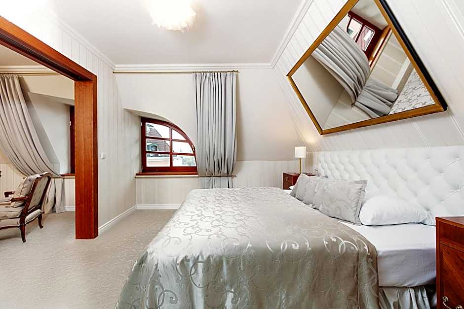 Photo 1 of 6 of Luxury Suite, City View