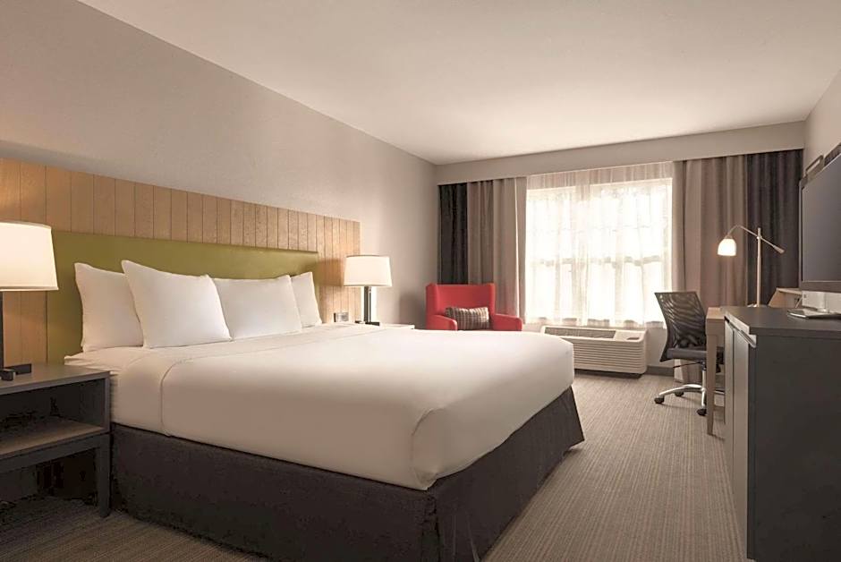 Country Inn & Suites by Radisson, Germantown, WI