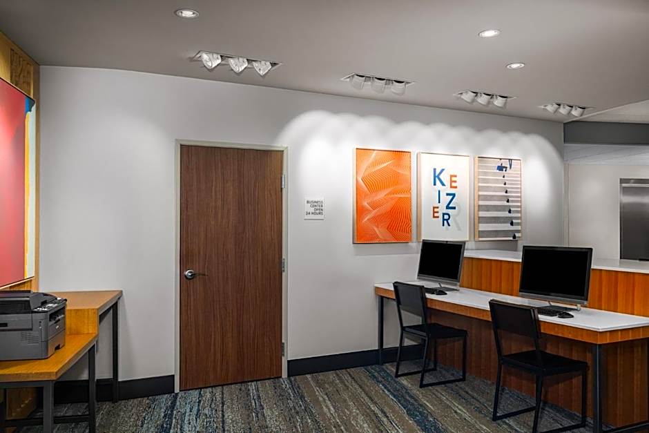 Holiday Inn Express & Suites Salem North-Keizer By IHG