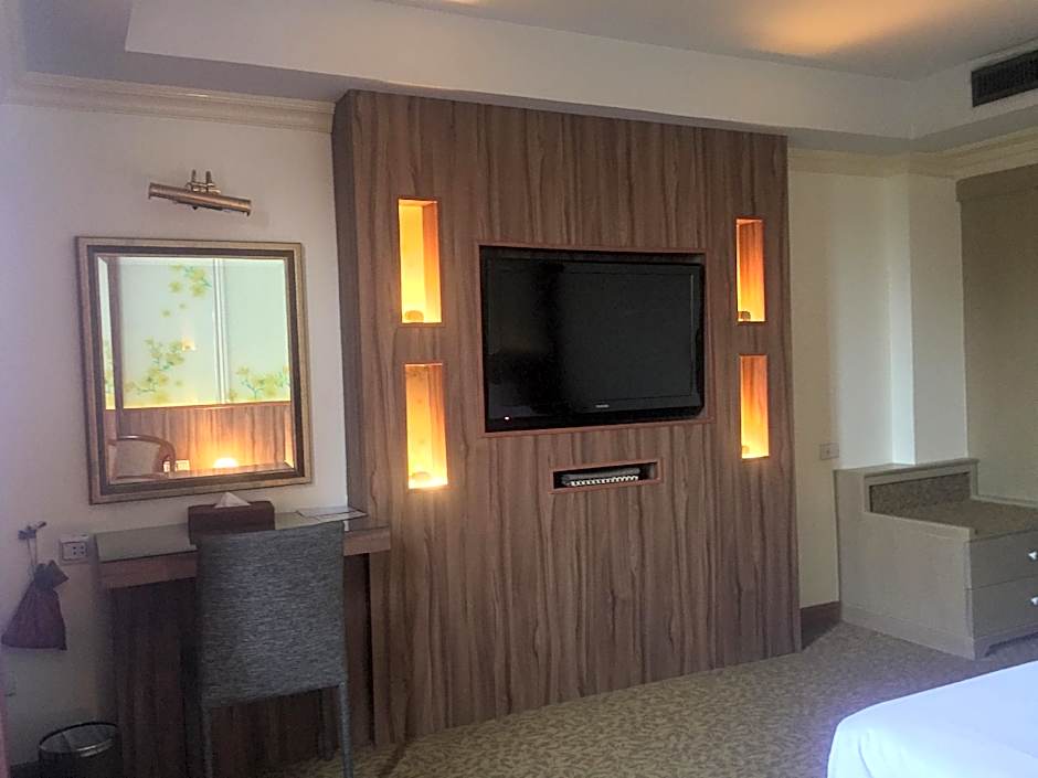 PLOY PALACE MUKDAHAN