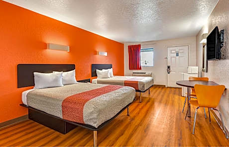 Queen Room with Two Queen Beds - Non-Smoking