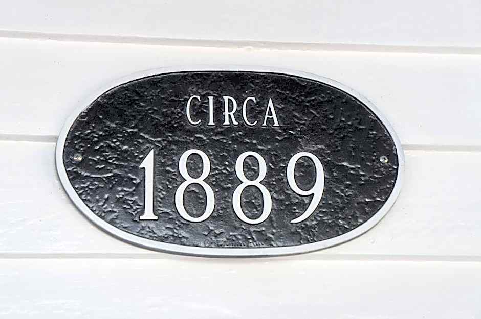 Seascape Tropical Inn