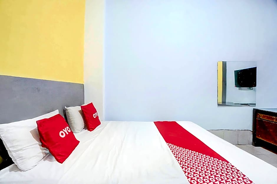 RedDoorz near Taman Bungkul