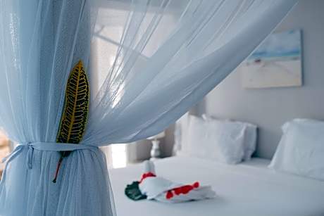 Two Bedroom Apartment with Pool and Sea View