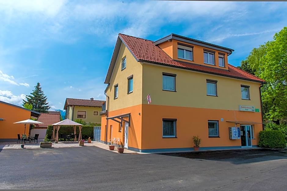 Ferienwohnungen und Zimmer Yassi