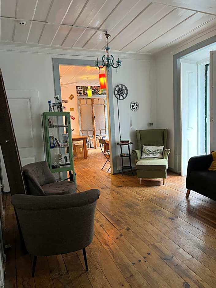 Alface Hall Hostel & Bar