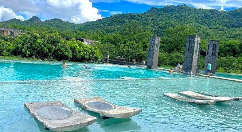 Avartarn Miracles Hotel