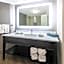 La Quinta Inn & Suites by Wyndham Tampa Brandon Regency Park