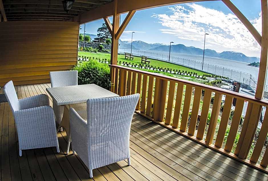Lavik Fjord Hotel & Apartments