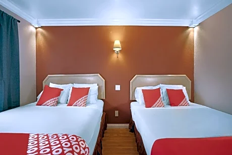Room with 2 Queen Bed - Smoking