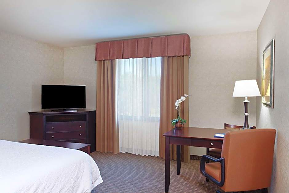 Hampton Inn By Hilton And Suites Oakland Airport Alameda
