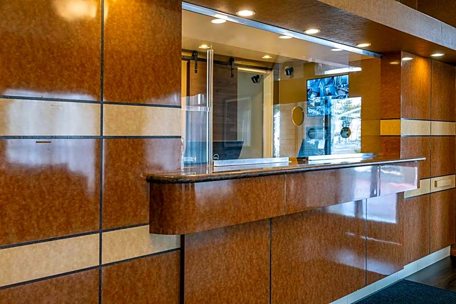 Best Western Plus South Bay Hotel