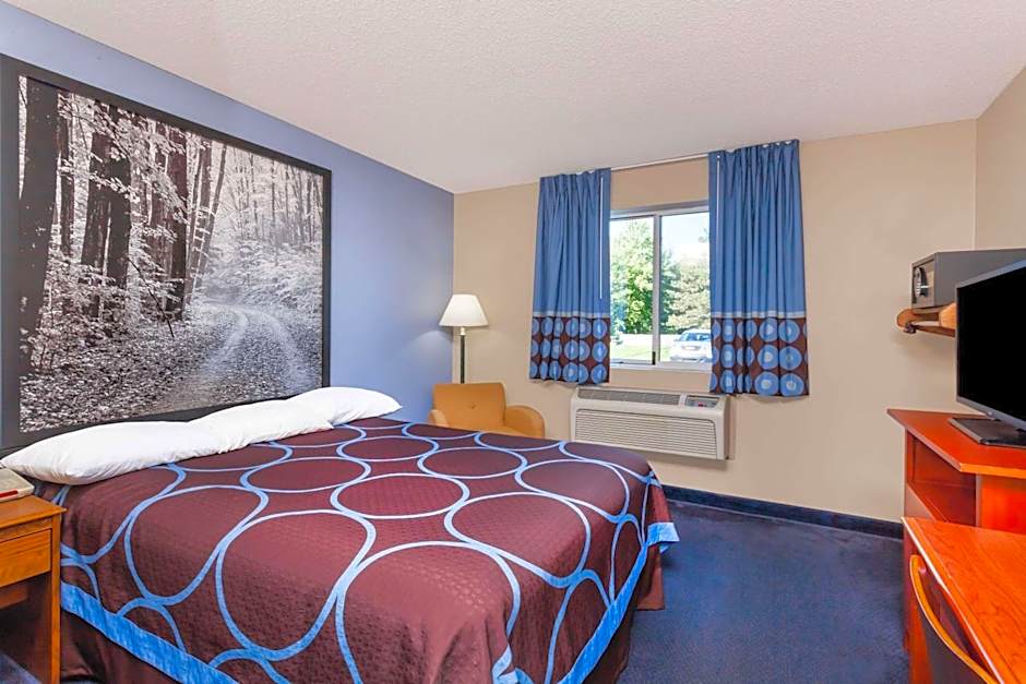 Super 8 by Wyndham Adrian