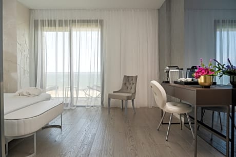 Double Deluxe sea front