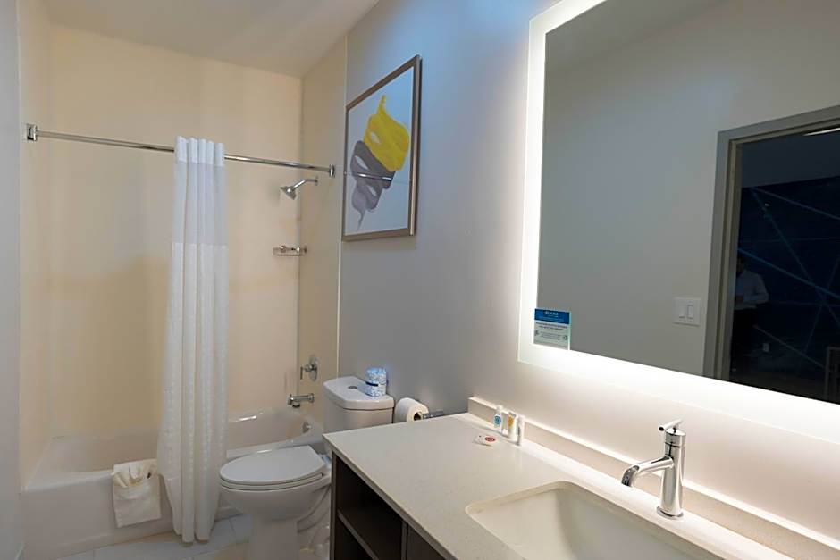 Comfort Inn & Suites River City Decatur