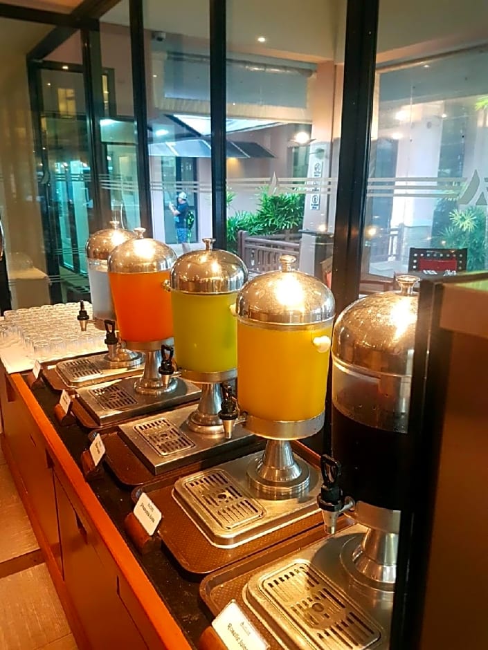 Ozone Condotel Kata Beach by Alpina