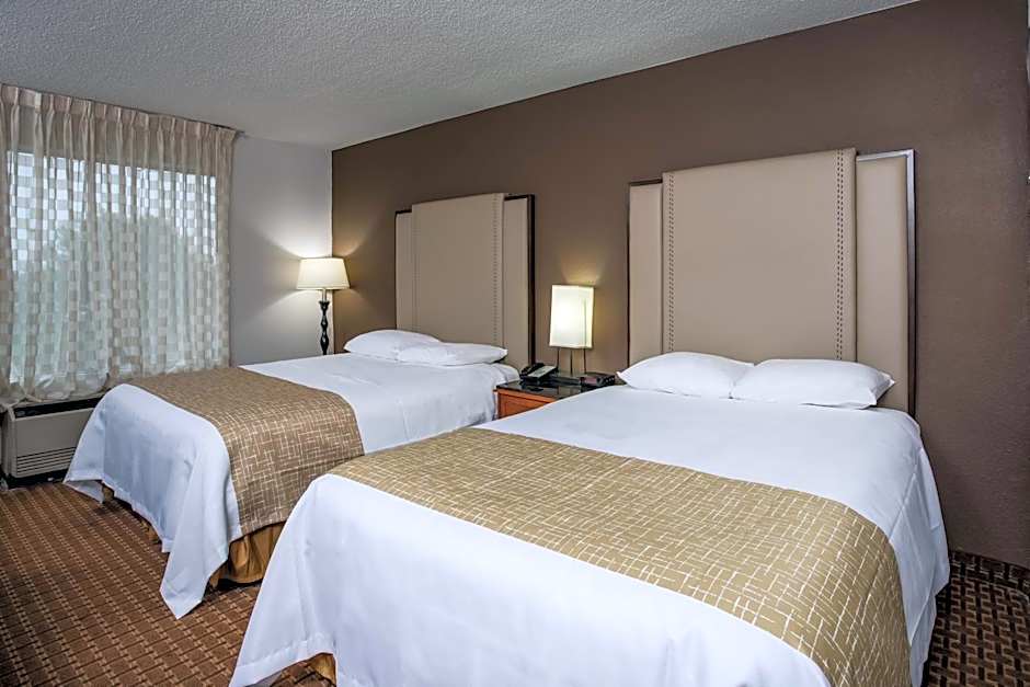 Travelodge by Wyndham Fort Wayne North – Fort Wayne, IN