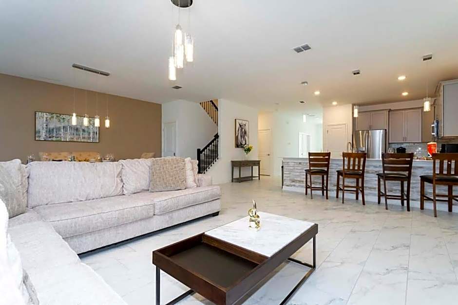 Super nice and spacious 9BDR home