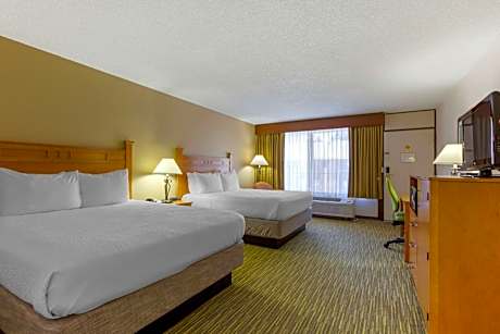 Queen Room with Two Queen Beds and Fireplace - Non-Smoking