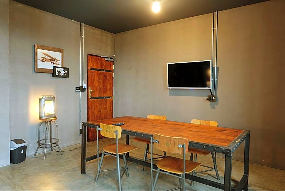 Rider Bedroom Hostel & Cafe