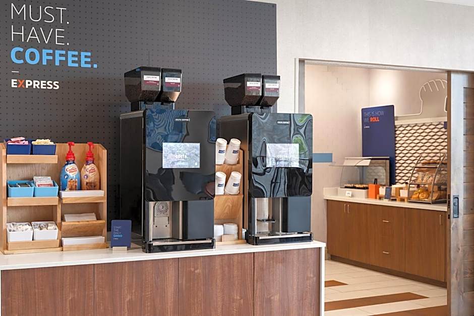 Holiday Inn Express & Suites Tampa East - Ybor City By IHG