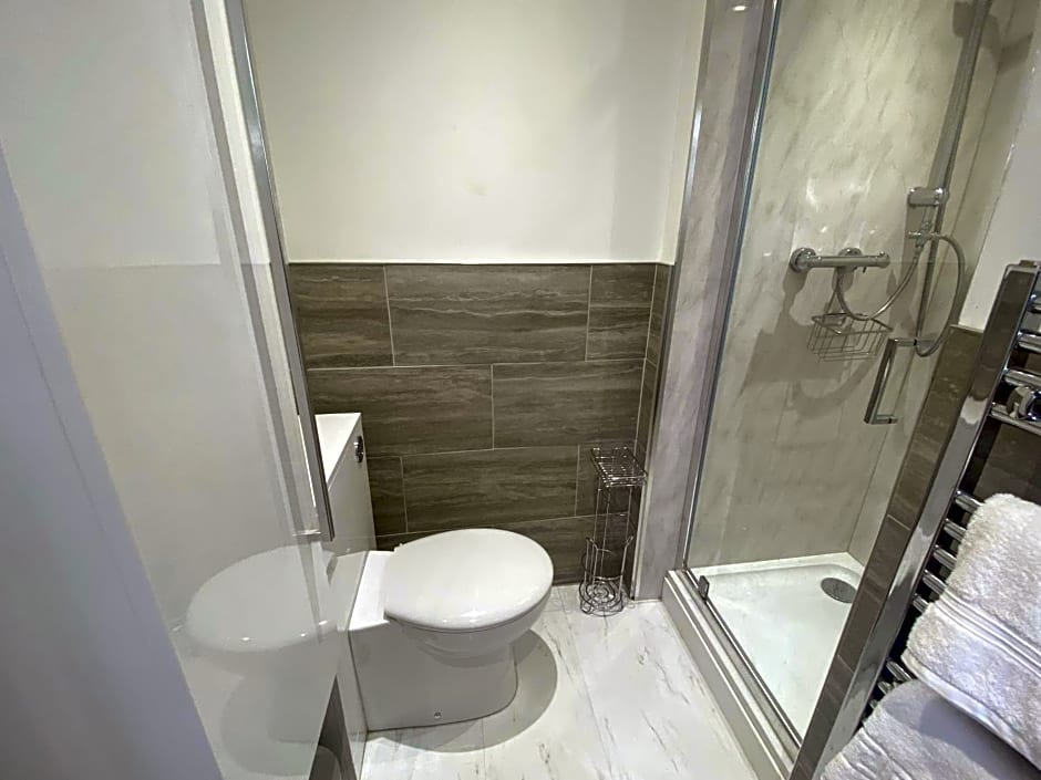 The Lily Pad near Poole Dorset Self contained private entrance and free parking